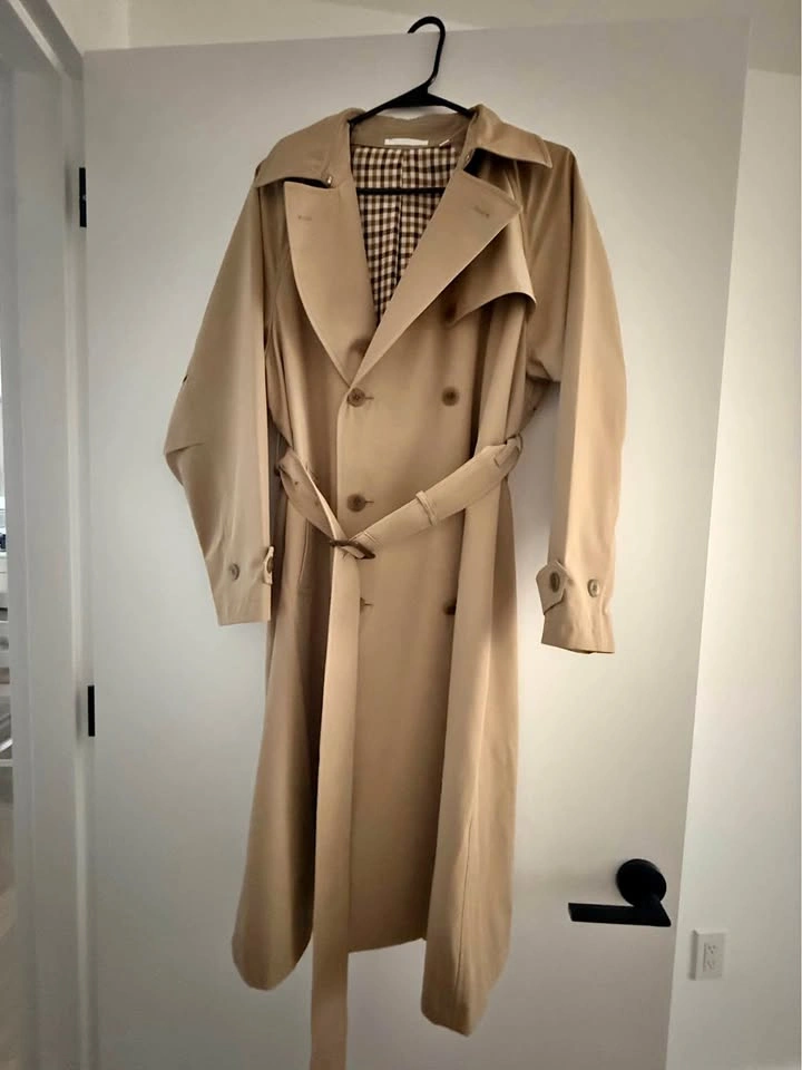 Uniqlo Beige Trench Coat – New (fits M or L)