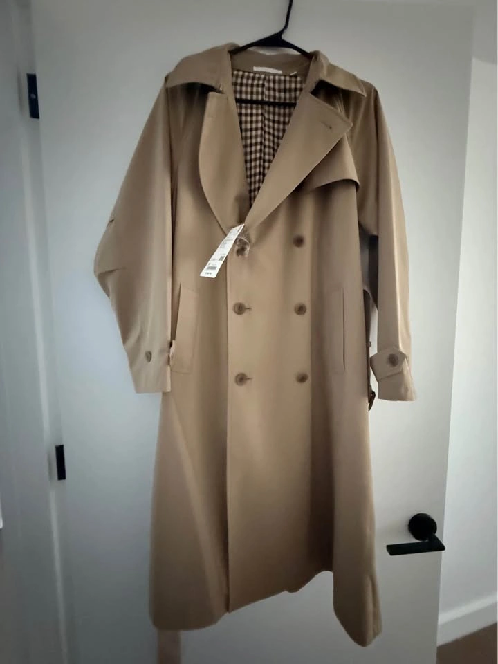Uniqlo Beige Trench Coat – New (fits M or L) - photo 3