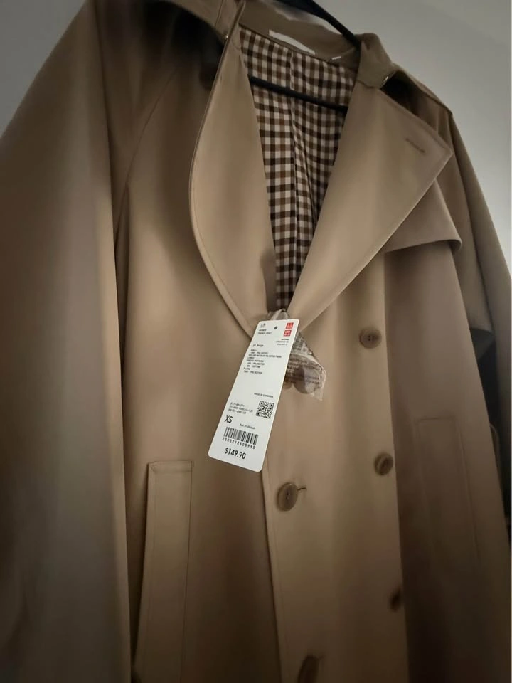 Uniqlo Beige Trench Coat – New (fits M or L) - photo 4