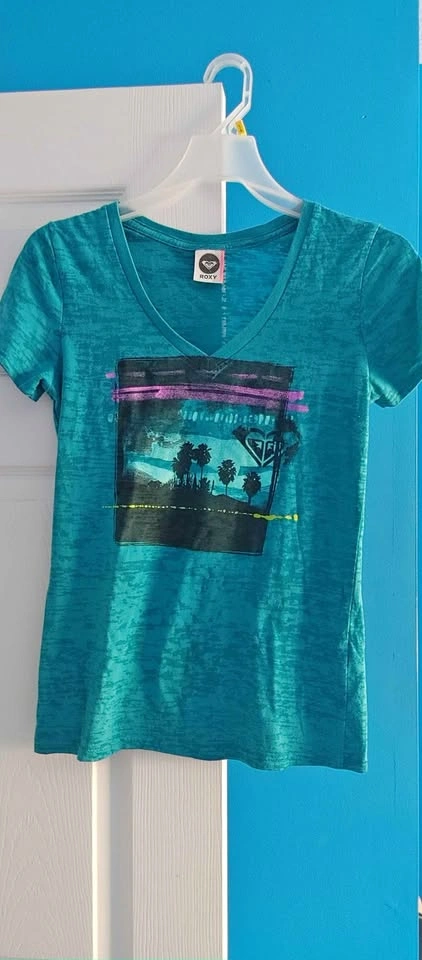 Ladies Roxy T-Shirt - Size Small