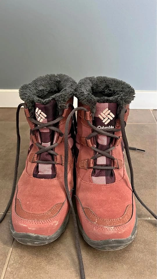 Columbia Snow Boots – Size 7