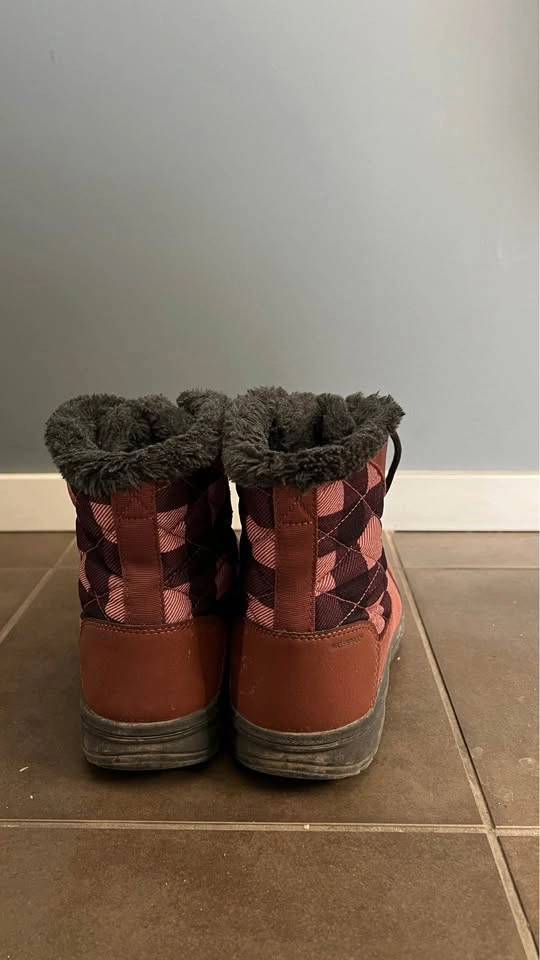 Columbia Snow Boots – Size 7 - photo 2