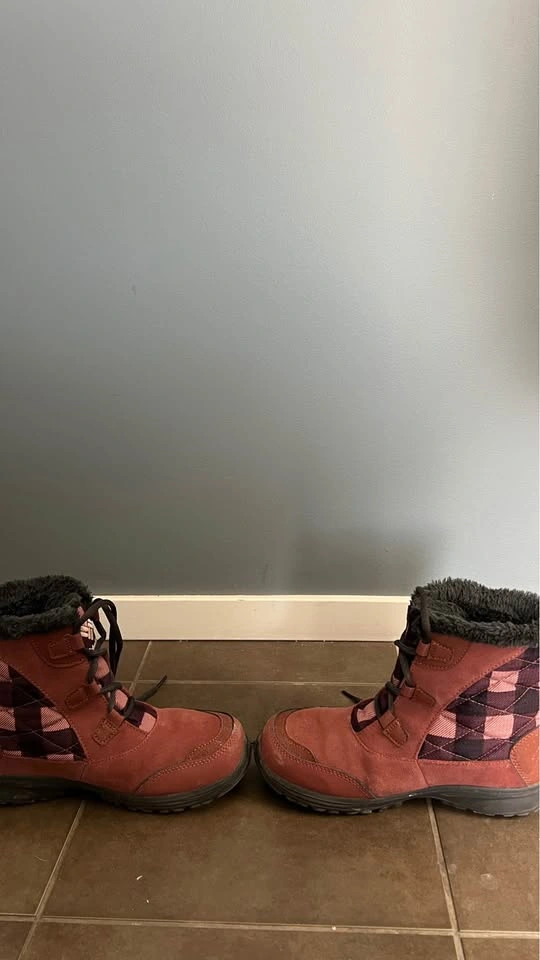 Columbia Snow Boots – Size 7 - photo 3