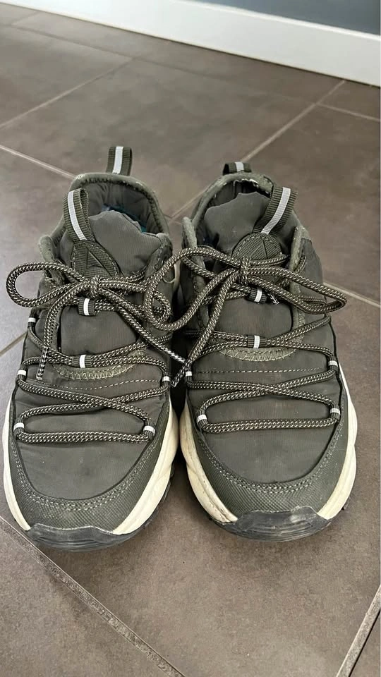 Artica Waterproof Shoes – Size 6