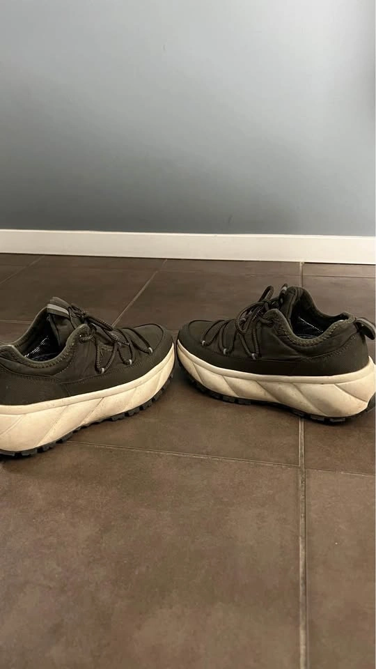Artica Waterproof Shoes – Size 6 - photo 2