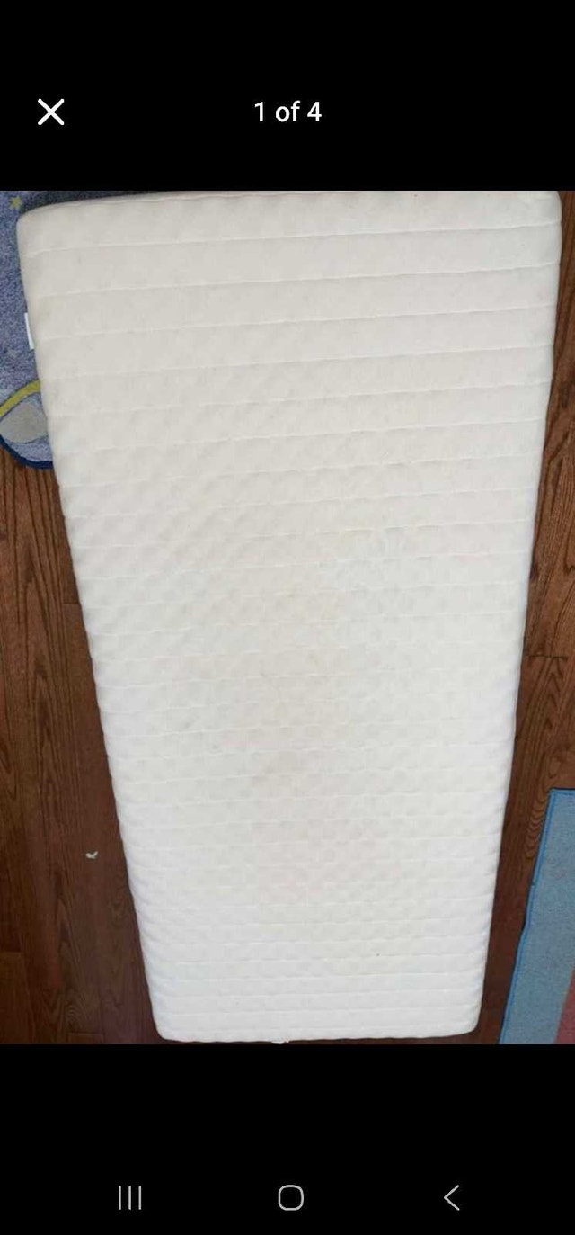 Kids wooden bed and mattress - photo 4