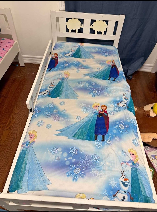 Kids bed with new mattress - photo 2