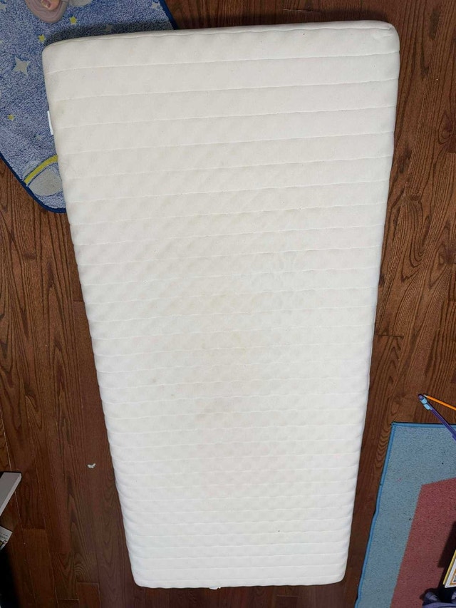 Kids bed with new mattress - photo 4