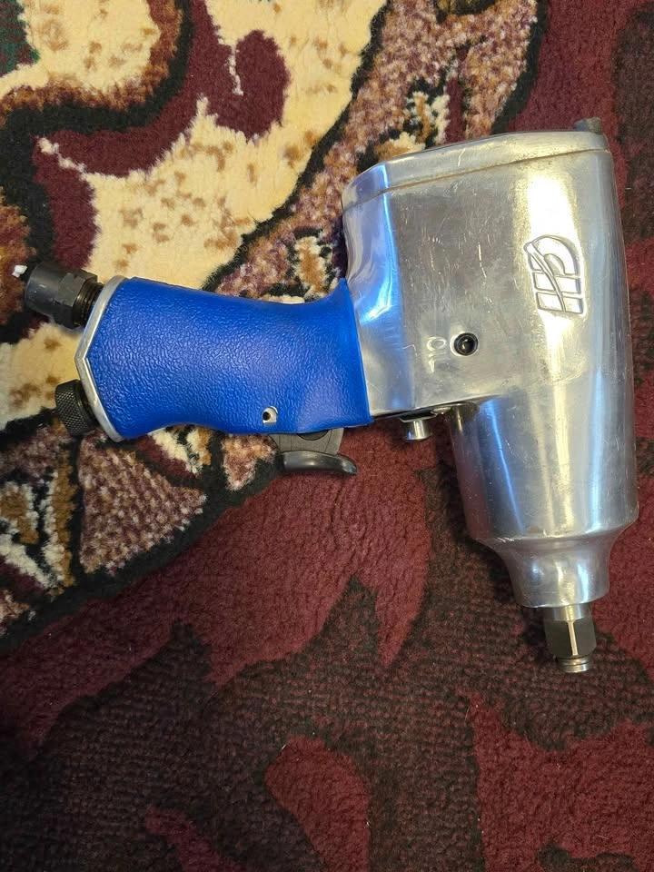 Campbell Hausfeld 1/2" Air Impact Wrench - photo 3