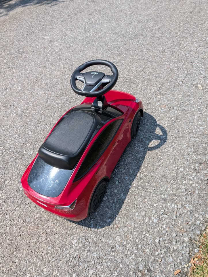 Radio Flyer My First Tesla Model Y - photo 5