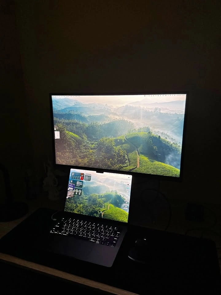 LG Ultrafine 27” 4K Monitor (27UP550N)