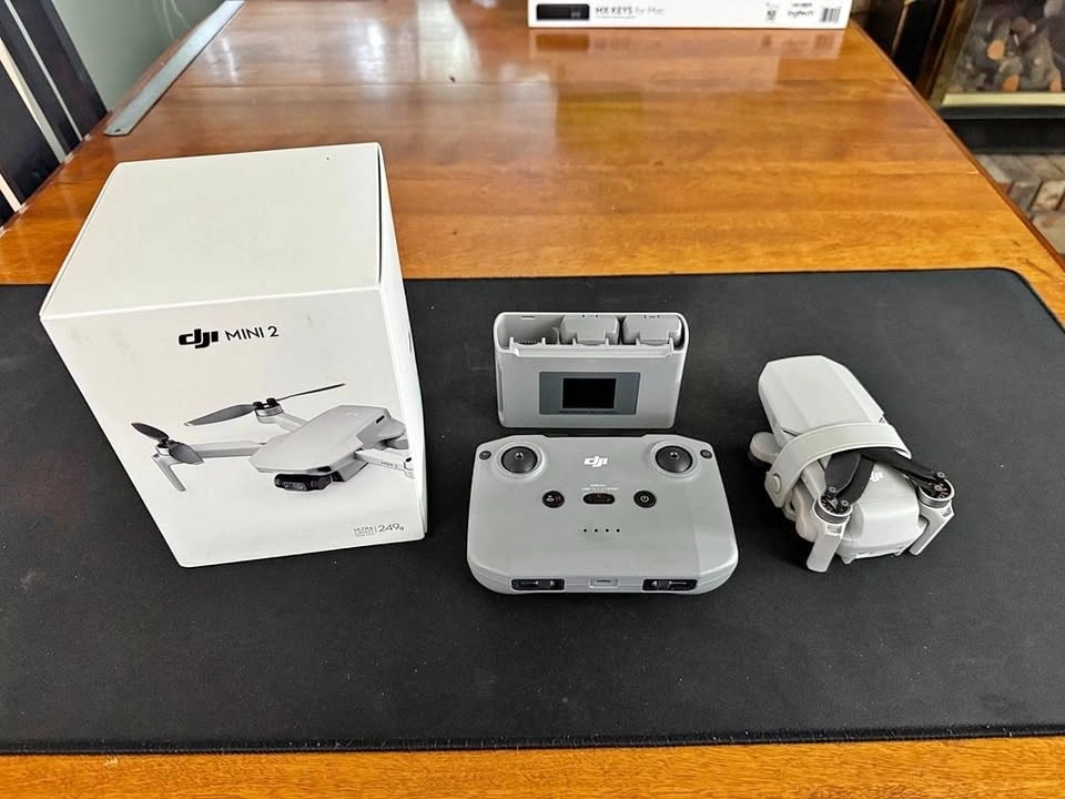 DJI Mini 2 with 2 extra batteries & original packaging