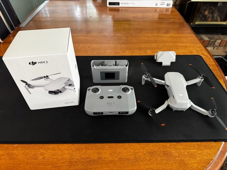 DJI Mini 2 with 2 extra batteries & original packaging - photo 2