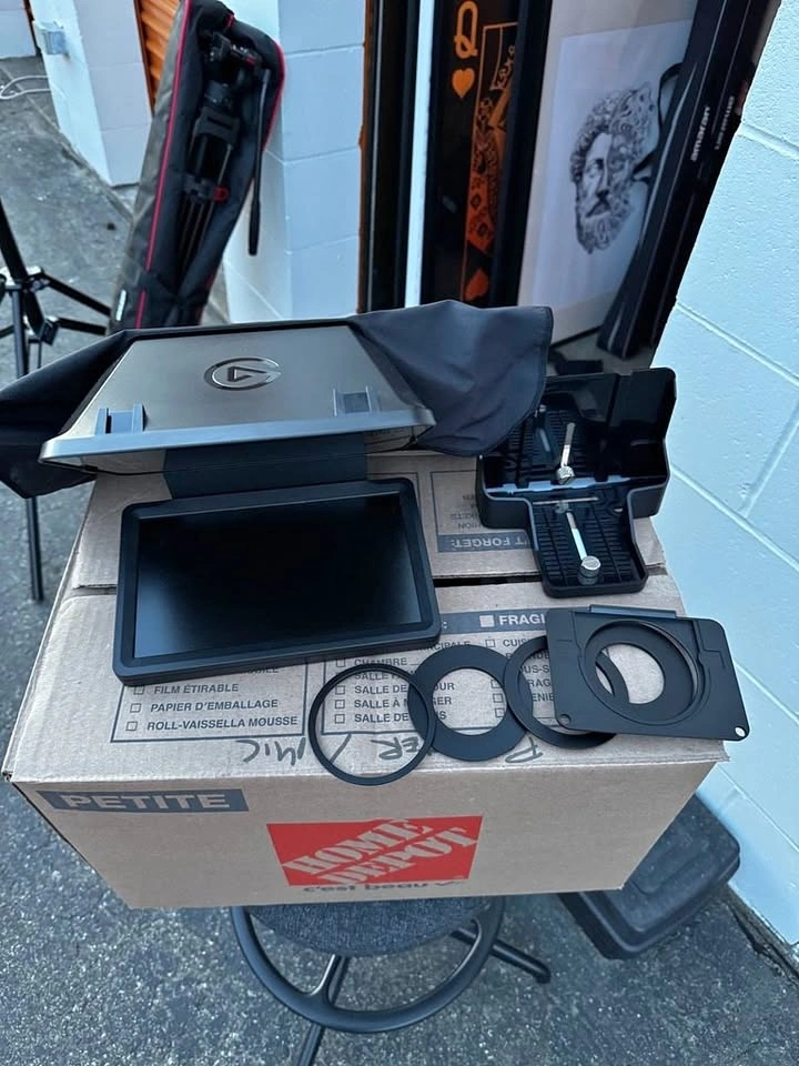 Elgato Prompter - Teleprompter With Built In Screen