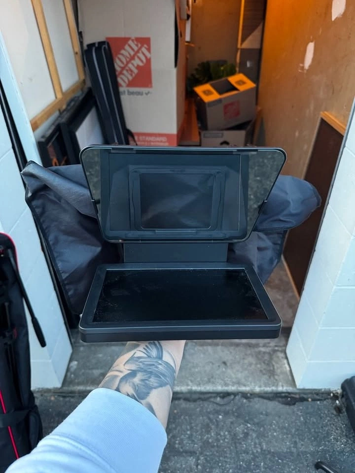 Elgato Prompter - Teleprompter With Built In Screen - photo 2