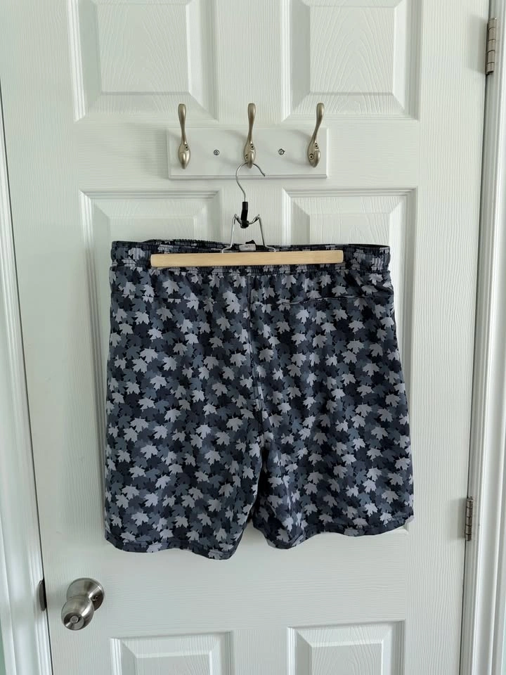 Roots Men’s Swim Trunks - Maple Leaf Print - Size Large - photo 2
