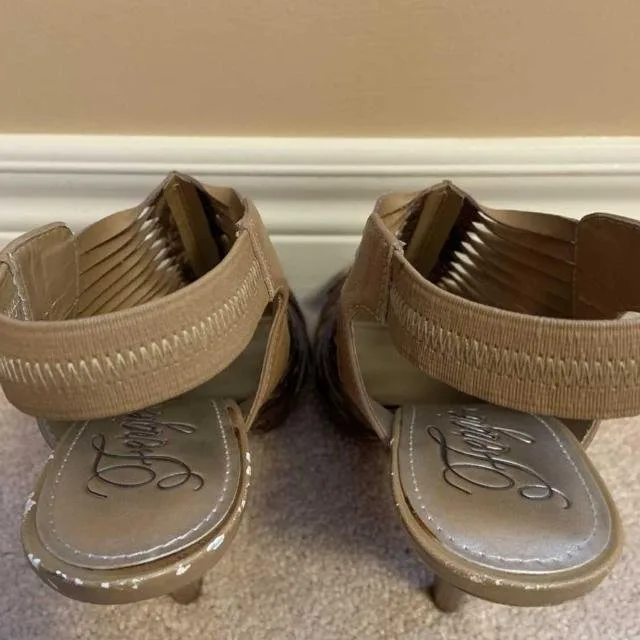 Fergie Animal Print Peep Toe Heels - Size 7 image indicator(3)