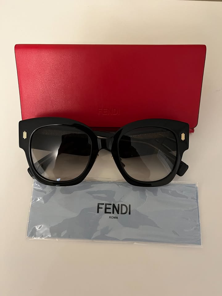 Fendi Sunglasses - photo 2