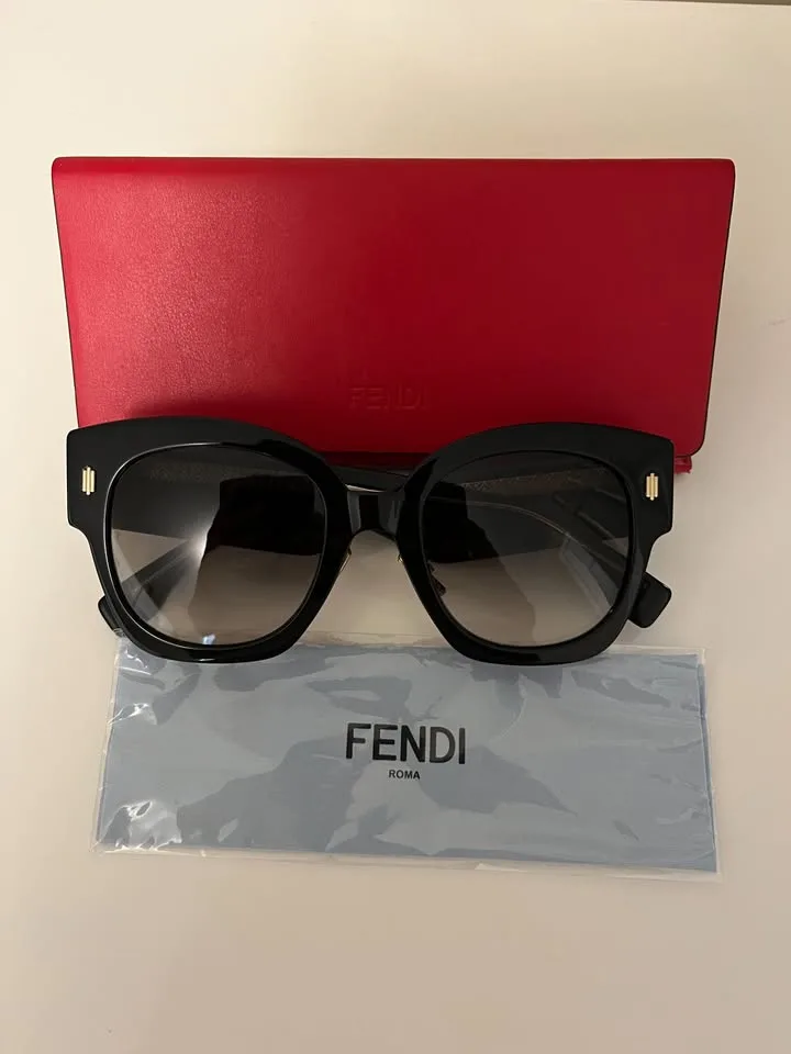 Fendi Sunglasses image indicator(2)