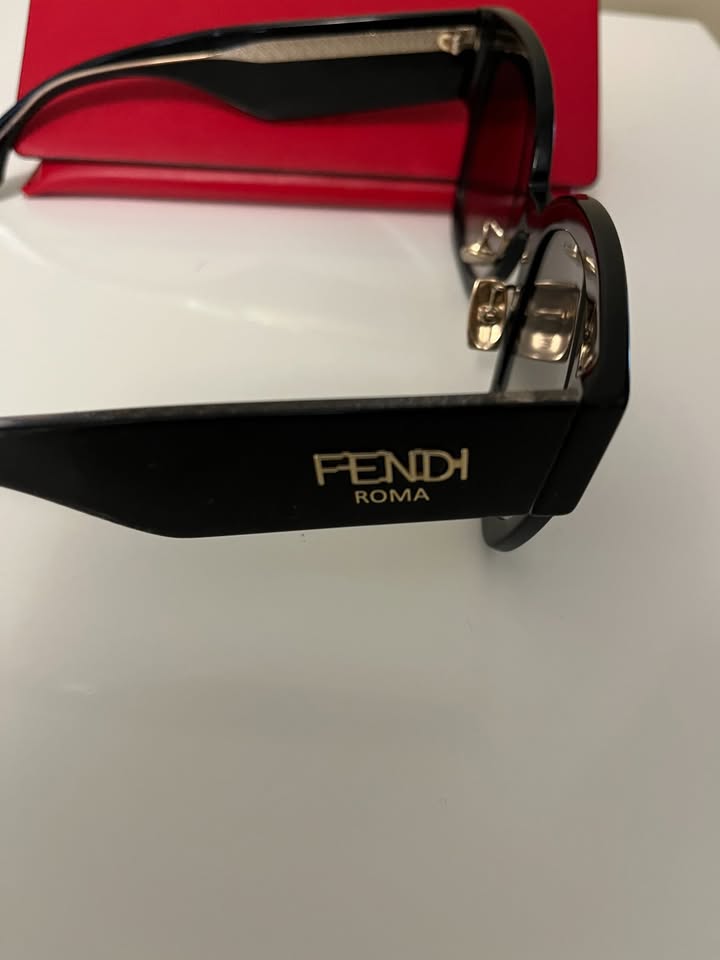 Fendi Sunglasses - photo 3