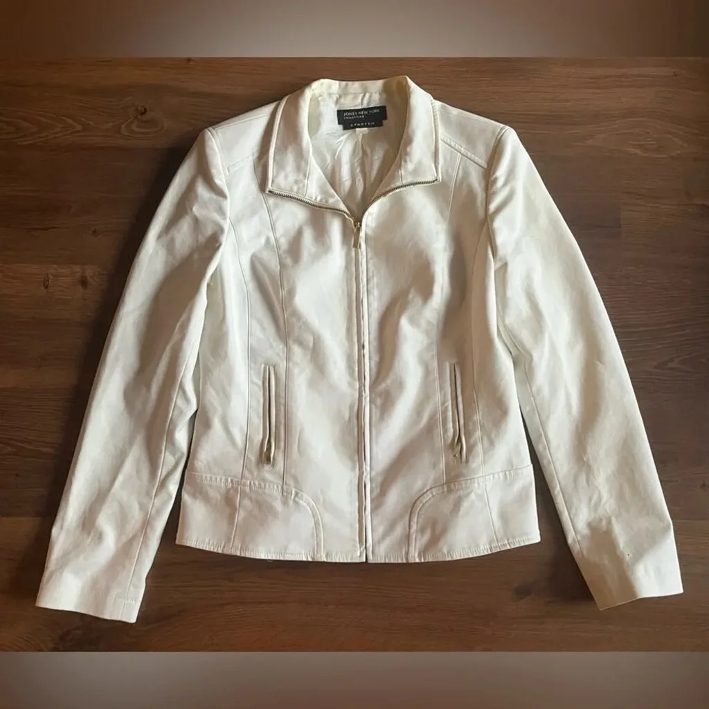 Jones New York White Stretch Zip-Up Jacket - Gold Hardware - Siz