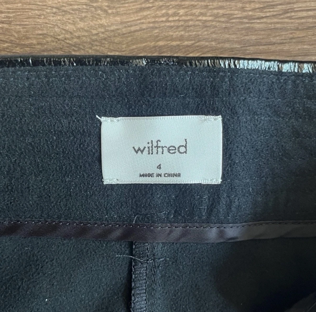 ✨ NWT Wilfred Black Shiny Funk Pants - Size 4 ✨ - photo 5