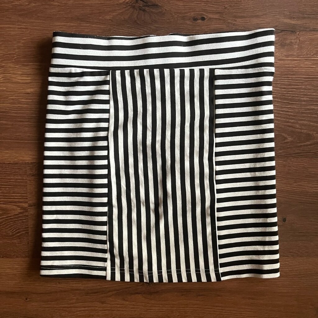 🖤 MINK PINK Striped Black & White Mini Skirt 🤍 - photo 2