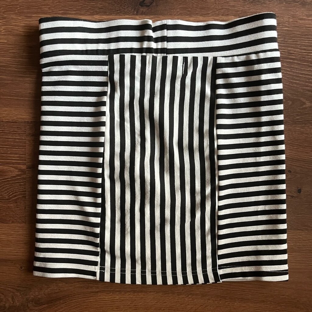 🖤 MINK PINK Striped Black & White Mini Skirt 🤍 - photo 3