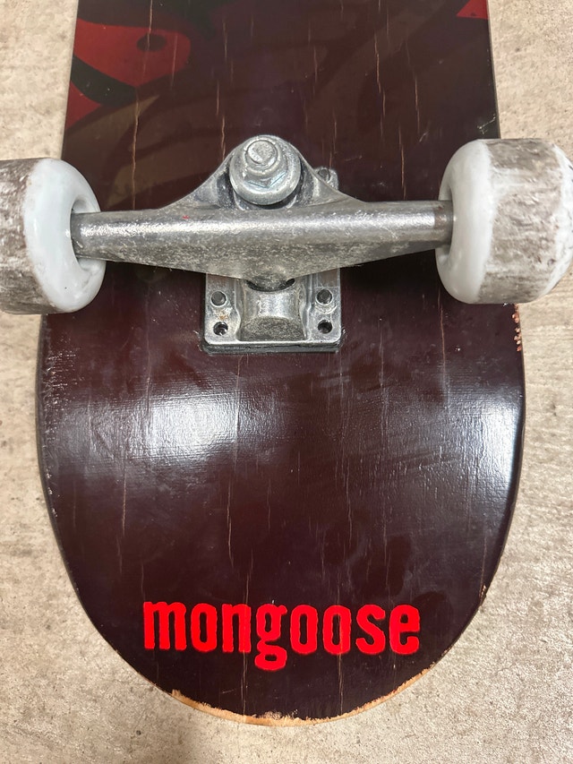 Mongoose complete street skateboard. - photo 2