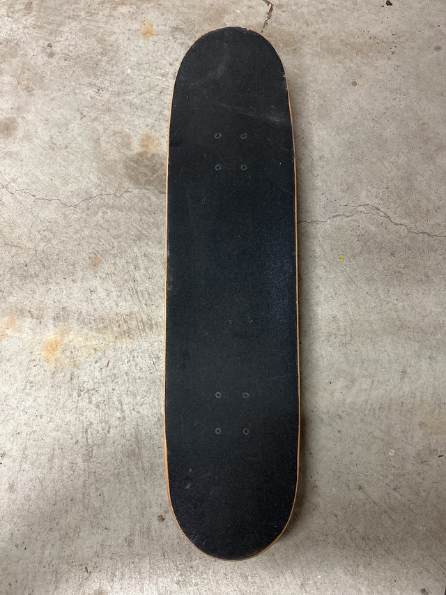 Mongoose complete street skateboard. - photo 3
