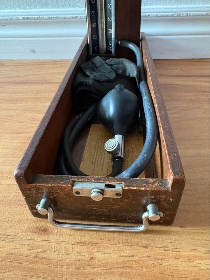 1920’s Portable Doctor’s Baumanometer Mercury Sphygmomanometer - photo 5