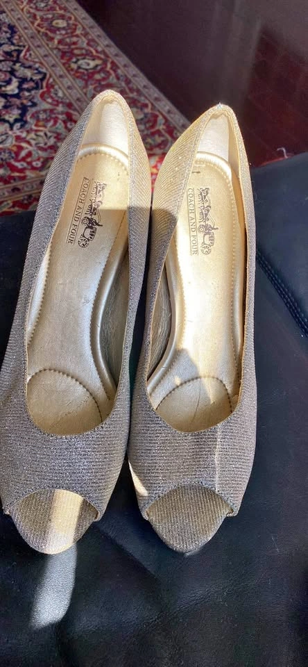 Women's Pump Sparkling Coach And Four Open Toe Size Gold