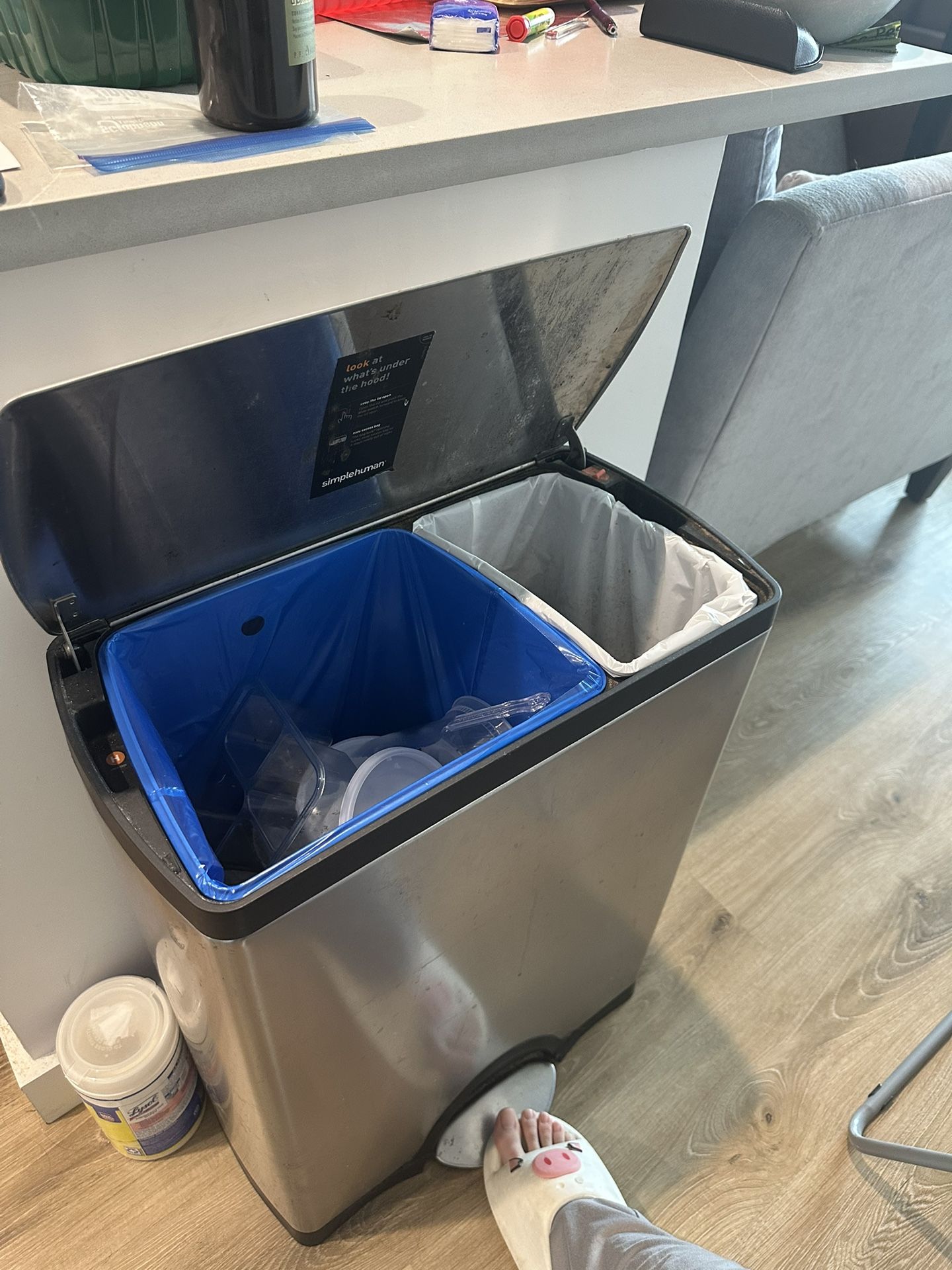 Simple Human Trash Can - photo 2