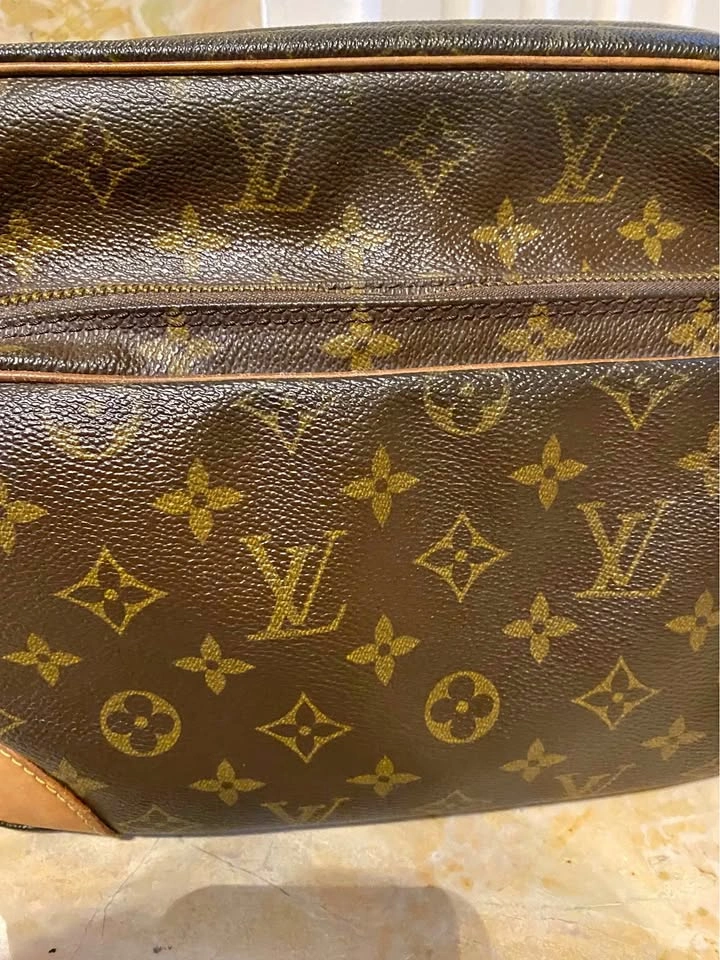 vintage Nile messenger bag crafted in the brand's iconic monogra