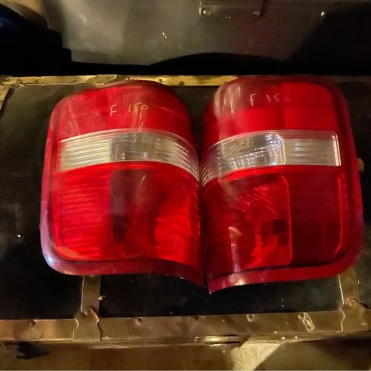 OEM 2004-2008 F150 TAILLIGHTS - photo 2