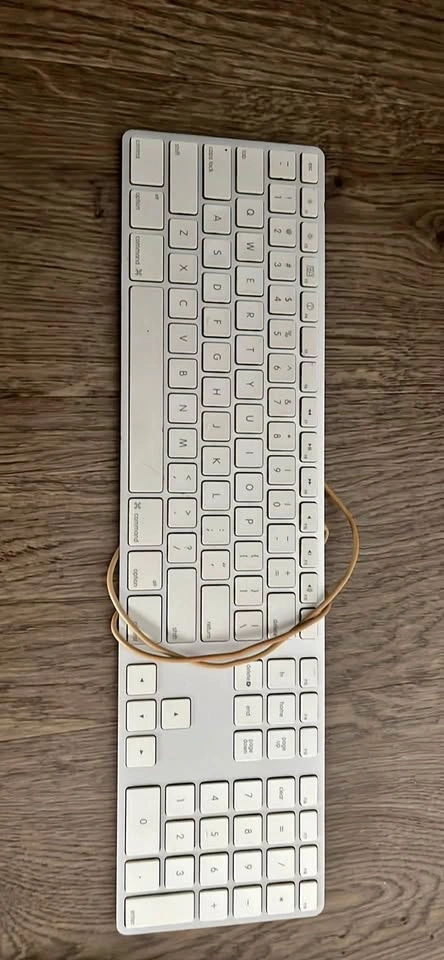 Old working apple keyboards “dirty” (read the description)