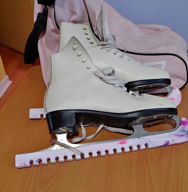 Dominion ice skates size 7