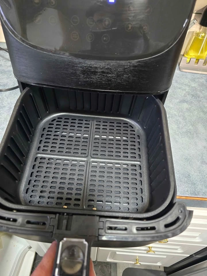 Cosori Pro Gen 2 Air Fryer (5.8QT) - photo 5