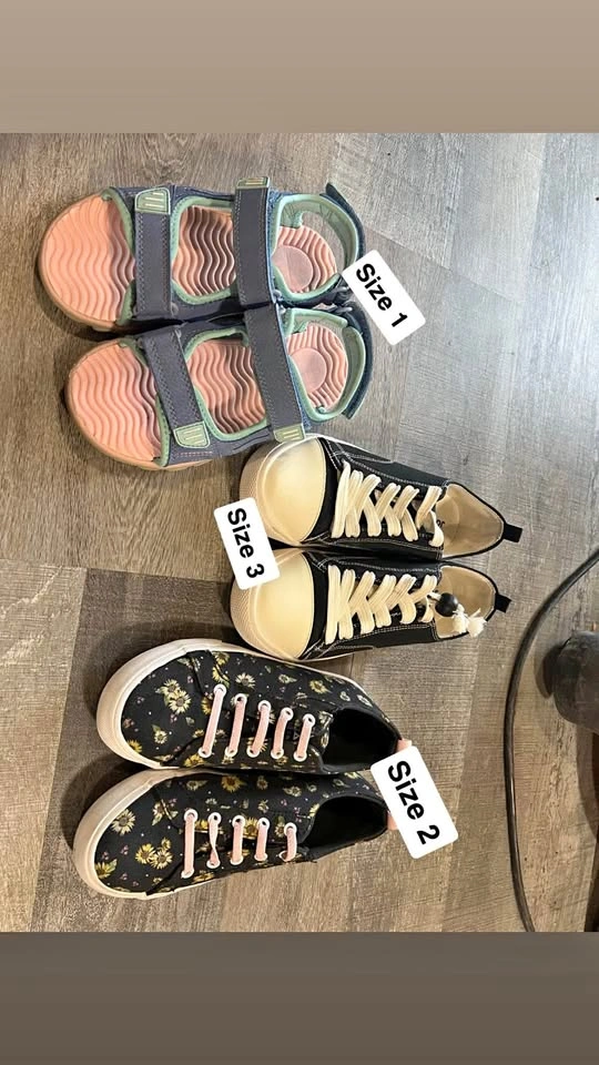 Girls shoes - like new