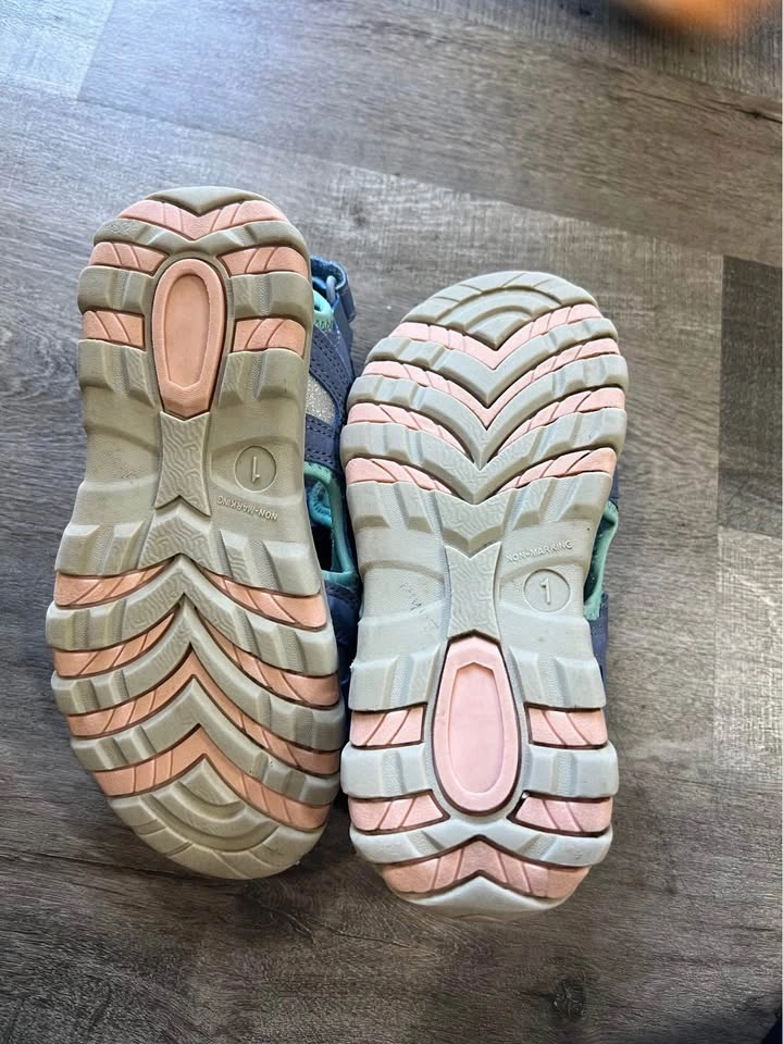 Girls shoes - like new - photo 3