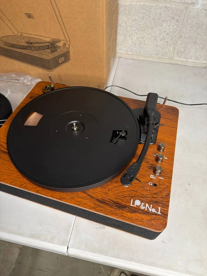 LP&NO.1 Record Player Wireless Turntable w/ Speakers & USB - photo 3