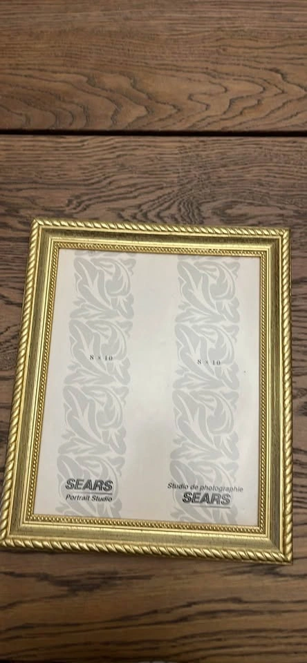 Sears Gold 8x10 Picture Frame - photo 2