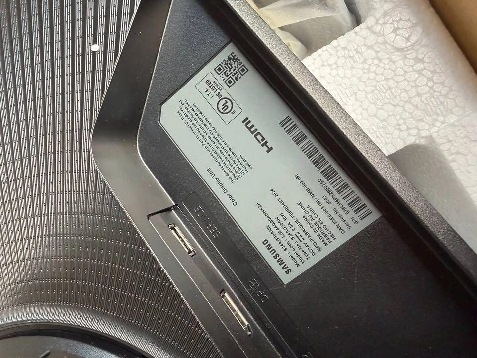 Samsung 24" Odyssey G3 Gaming Monitor - photo 3