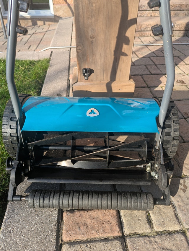 Yardworks 5-Blade Manual Lawn Mower
