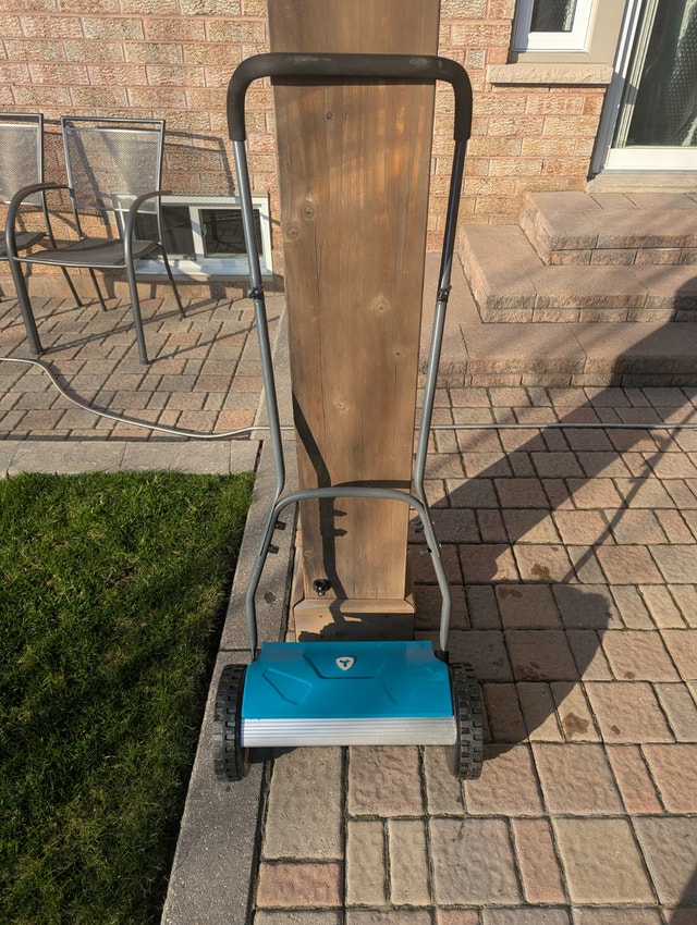 Yardworks 5-Blade Manual Lawn Mower - photo 2