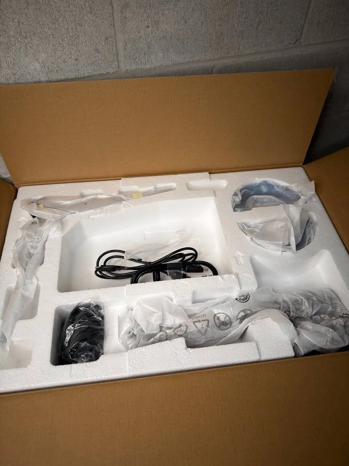 Samsung 27" Odyssey G3 Gaming Monitor FHD 180Hz - photo 2