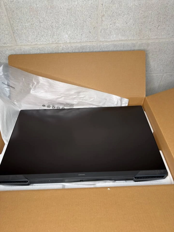 Samsung 27" Odyssey G3 Gaming Monitor FHD 180Hz - photo 3