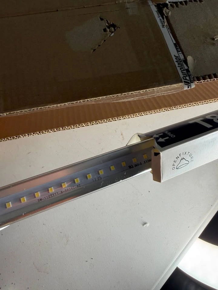 CNSUNWAY 4ft T8 LED Tube Lights (12-Pack) - photo 3