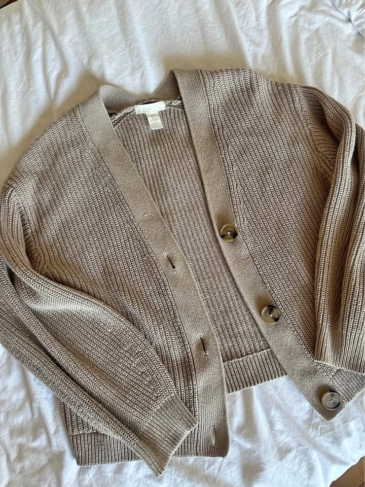 Thick knit beige cardigan