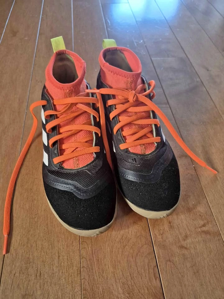 Adidas Predator 24 League Indoor Soccer Shoes - Kids US 4.5